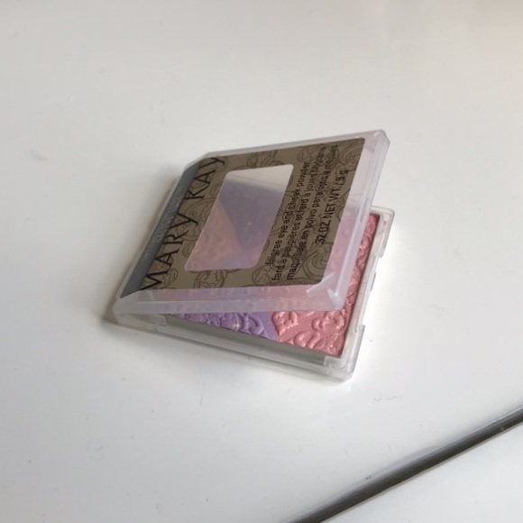 Mary Kay Limited-Edition Eye Cheek Powder - Picture 3 of 7